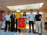 凤岭山语城业主送来锦旗