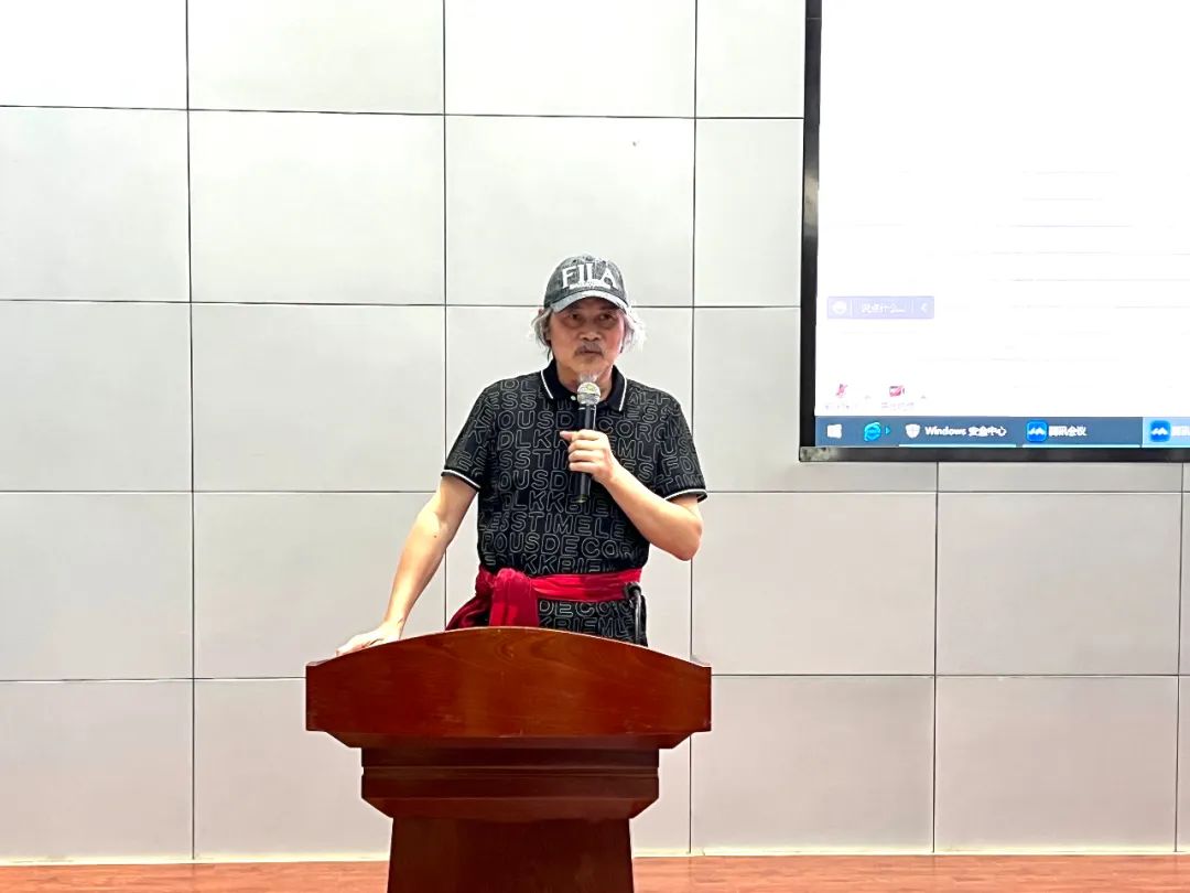 “设计无界，AI设计艺术赋能”—星艺创始人余静赣先生走进广西艺术学院
