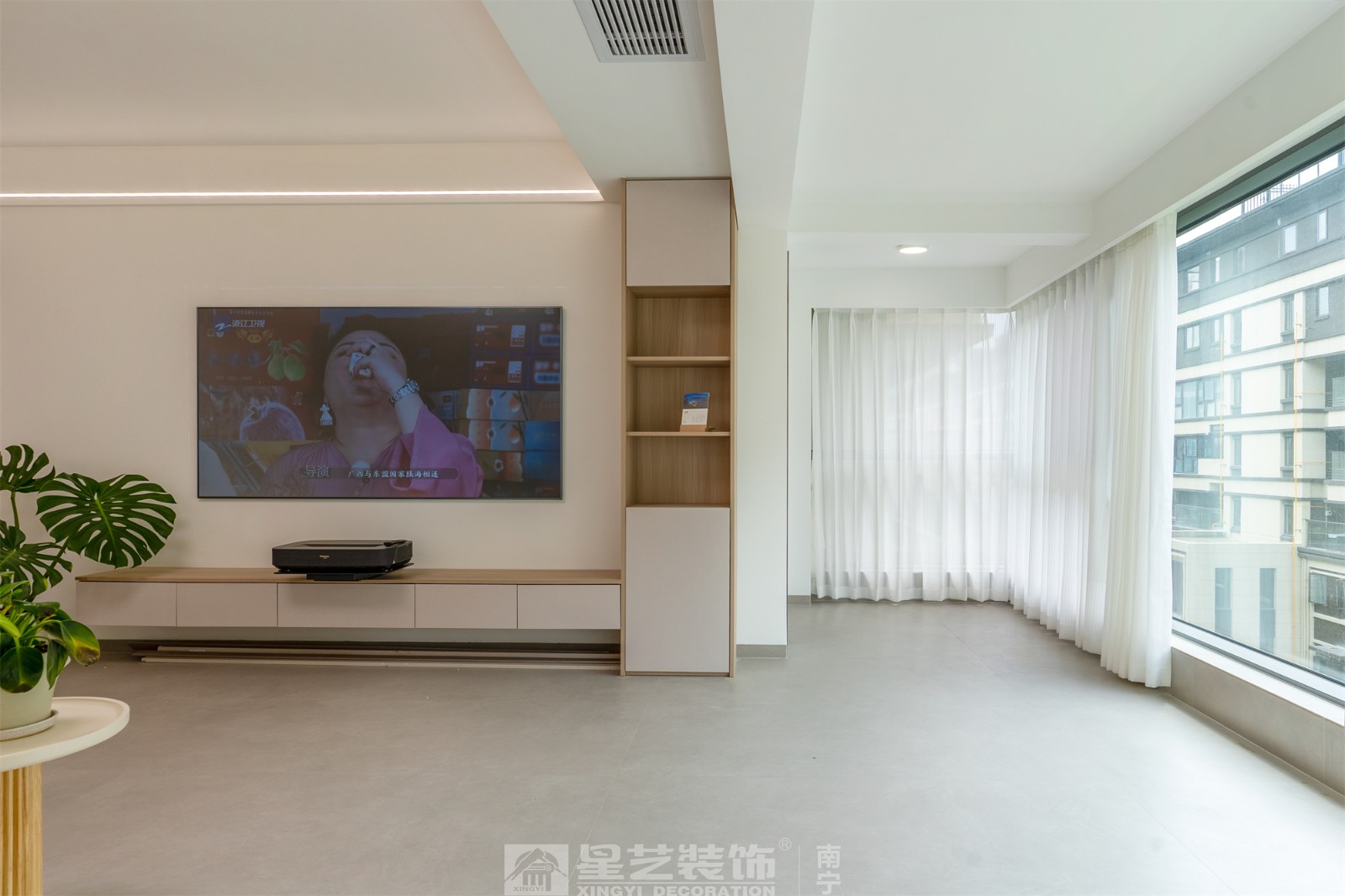 联发臻境136平现代简约客厅实景
