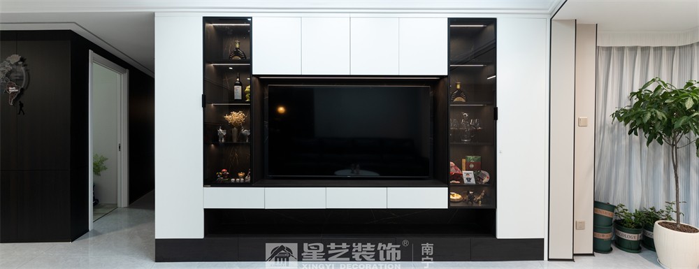 保利领誉府132平现代简约客厅装修实景