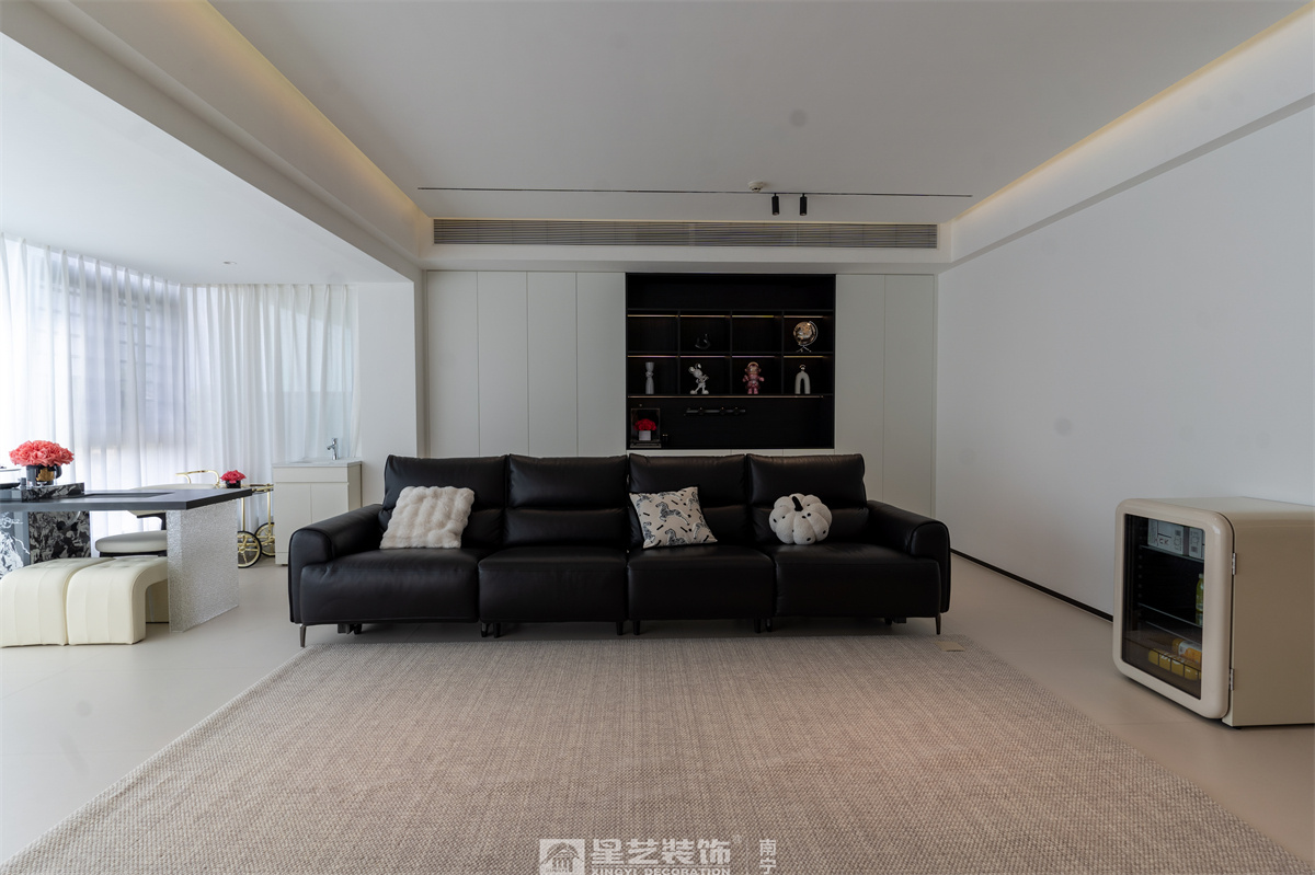 冠江墅169平现代极简客厅完工装修实景图