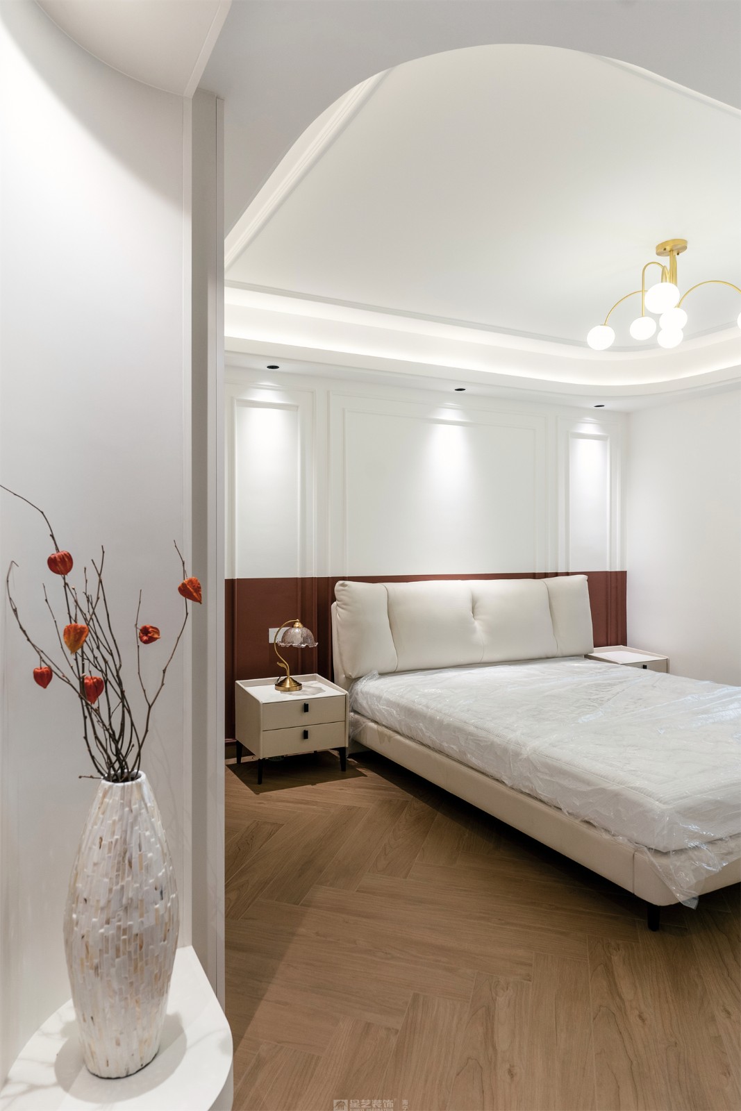 华润中山府113平法式中古卧室装修完工实景图