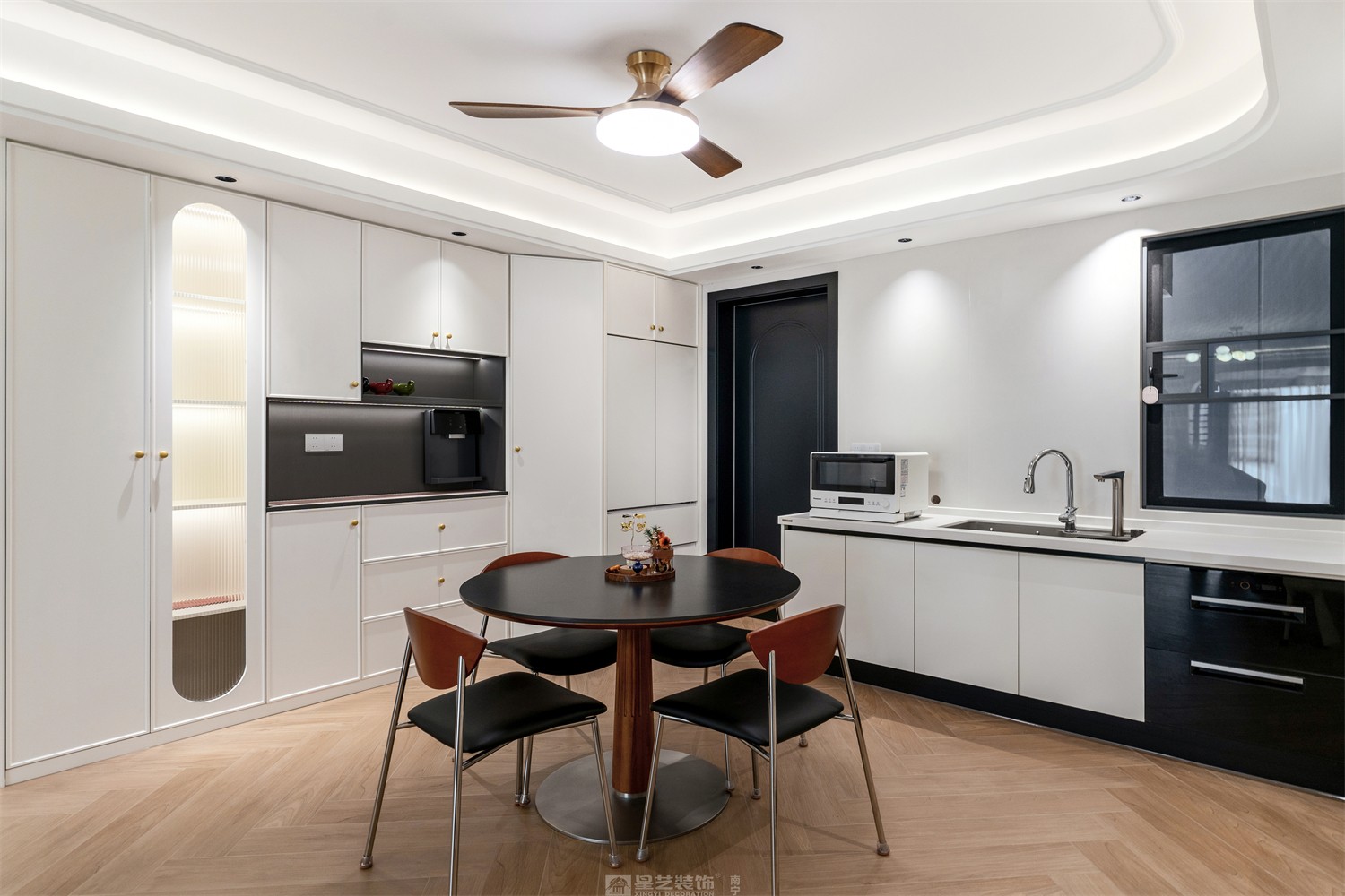 华润中山府113平法式中古餐厅装修完工实景图