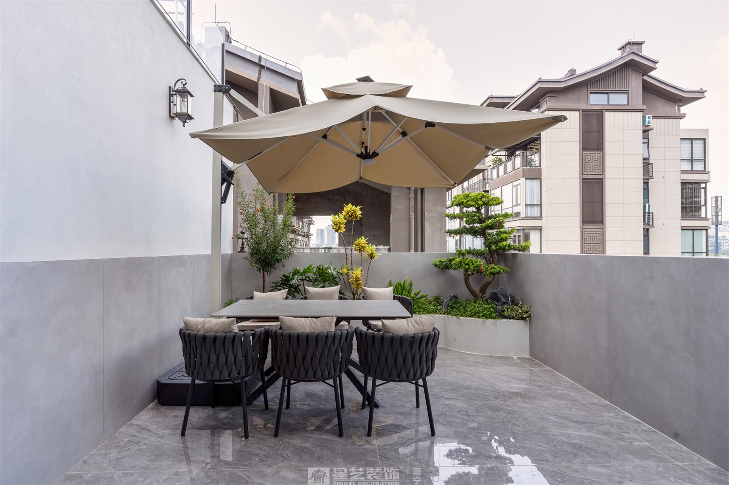 建发五象印月300平现代轻奢阳台装修效果图