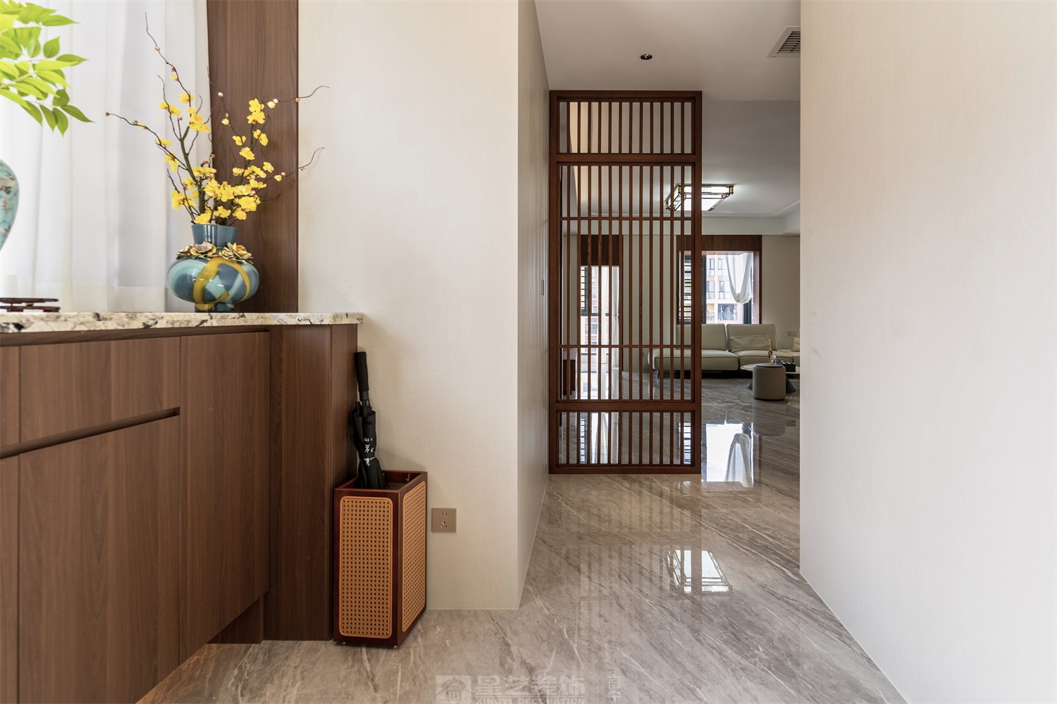东方皇城260平简约中式入户完工装修实景图