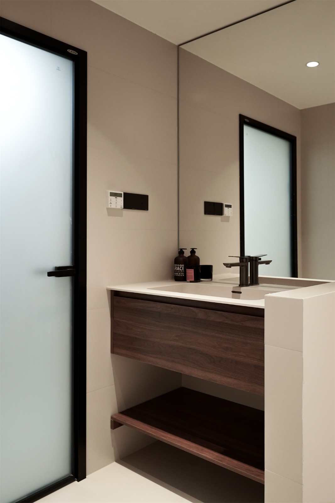 北投溪境119平中古风卫生间装修完工实景图